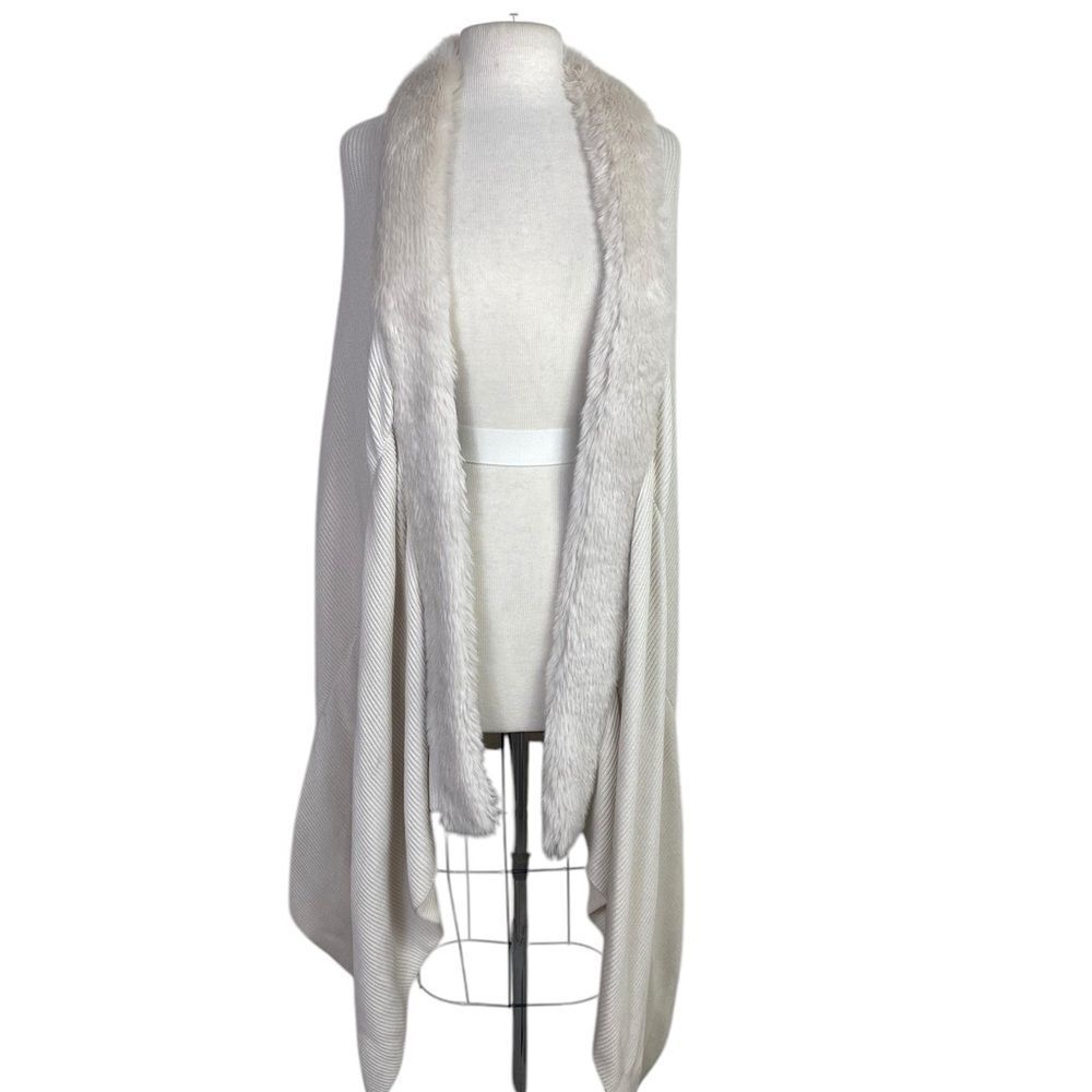 White House Black Market M/L wrap , shawl, cape, cream w/ faux fur collar